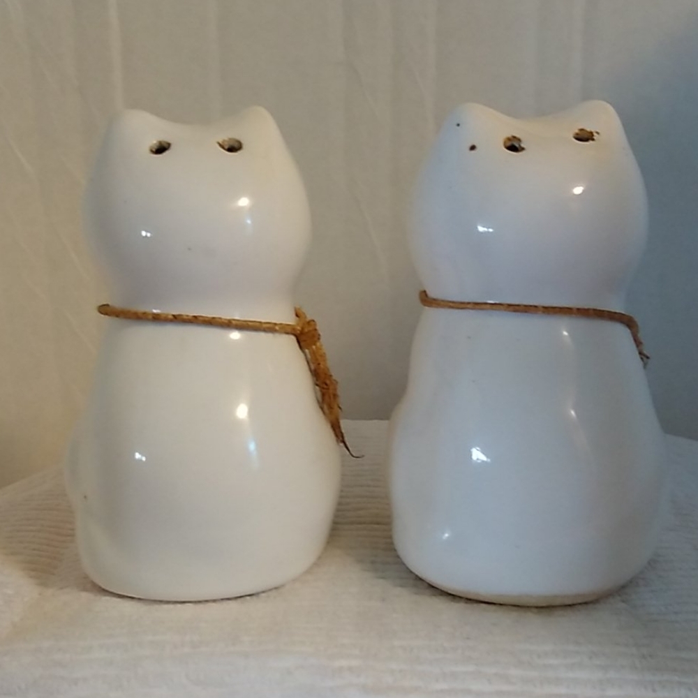 Cat Salt and Pepper Set - Picture 2 of 4